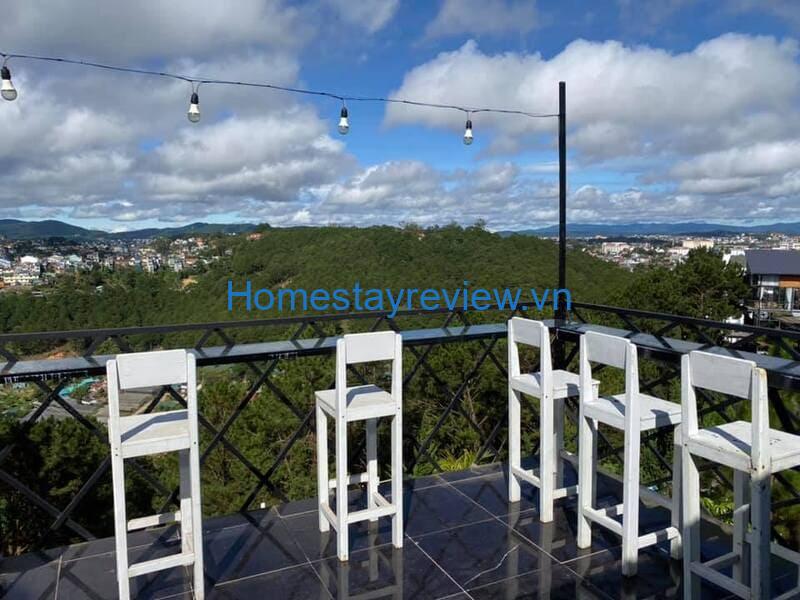 Windy Hill Coffee & Homestay: View thung lũng rừng thông bạt ngàn