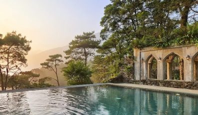 Melia Ba Vì Mountain Retreat: Tận hưởng cảnh quan núi rừng xanh mát