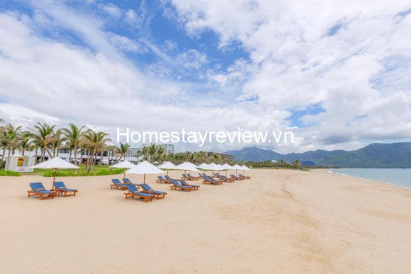 Selectum Noa Resort Cam Ranh có bãi tắm riêng dài 400m cát trắng mịn