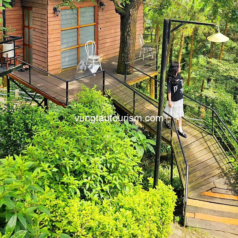 Chillout Village Homestay Tam Đảo: Căn nhà gỗ cheo leo lưng đồi