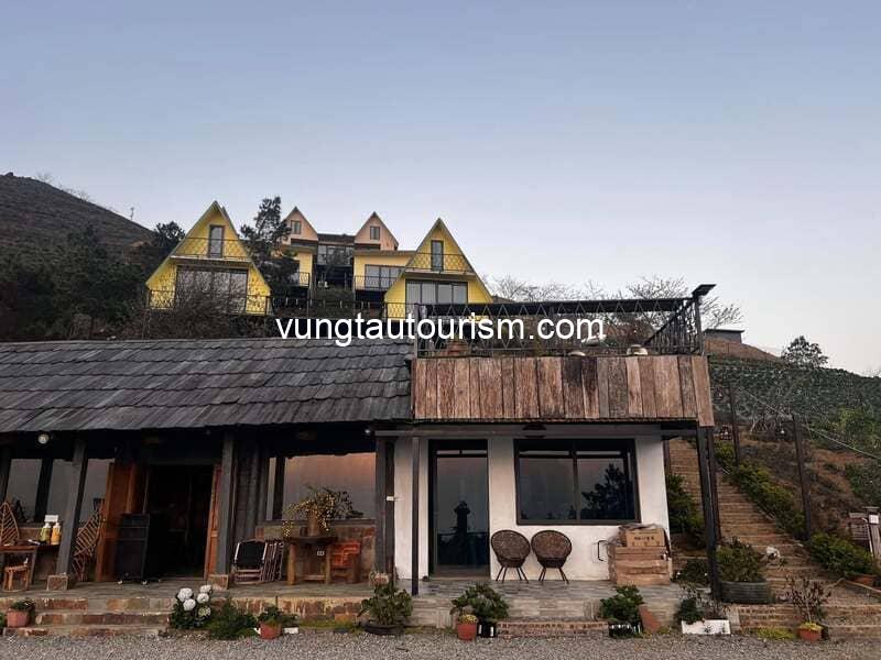 Đom Đóm Homestay Tà Xùa: Chốn nghỉ có farm dâu tây trải nghiệm