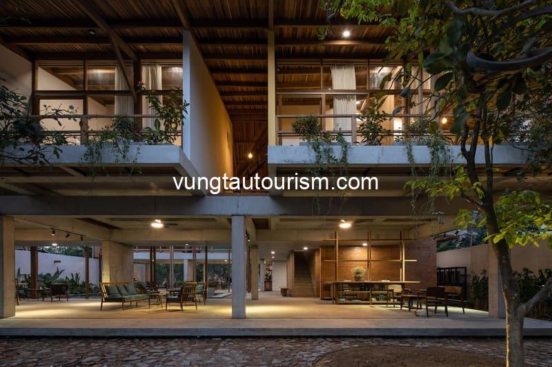 Hachi Homestay & Spa Huế: Căn nhà gỗ sang trọng có hồ bơi
