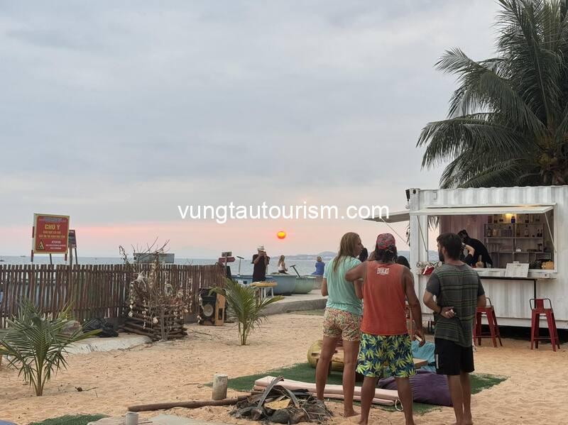 Homestay Eva Hut Mũi Né: Chốn nghỉ có quán cafe bar view biển