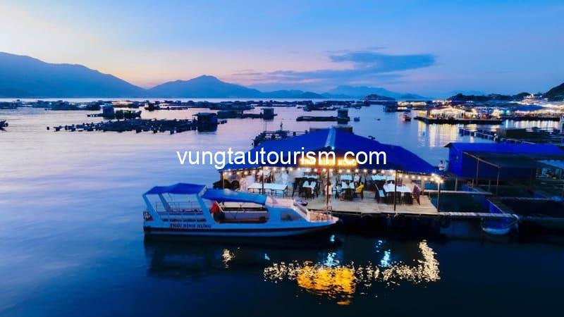 Homestay Thời Bình Hưng: Căn nghỉ view biển có nhà bè hải sản