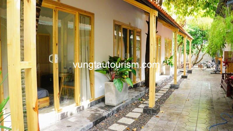 Homestay Vitamin Sea Phan Thiết: view vườn mát mẻ có sân BBQ