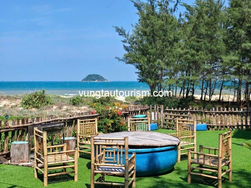 Lagi Retreat Beachfront Homestay: Vị trí sát biển LaGi thơ mộng