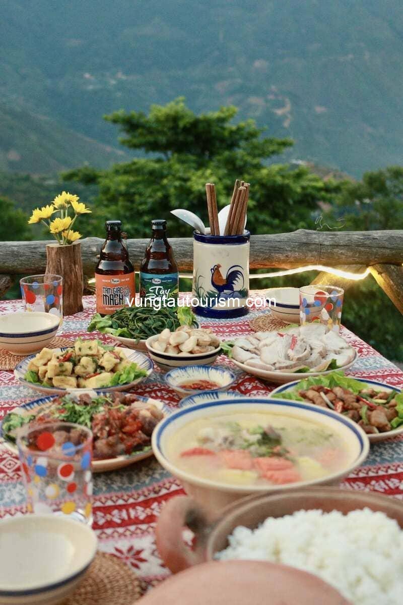 Lù Homestay Tà Xùa: Những căn nhà gỗ view săn mây cực đỉnh