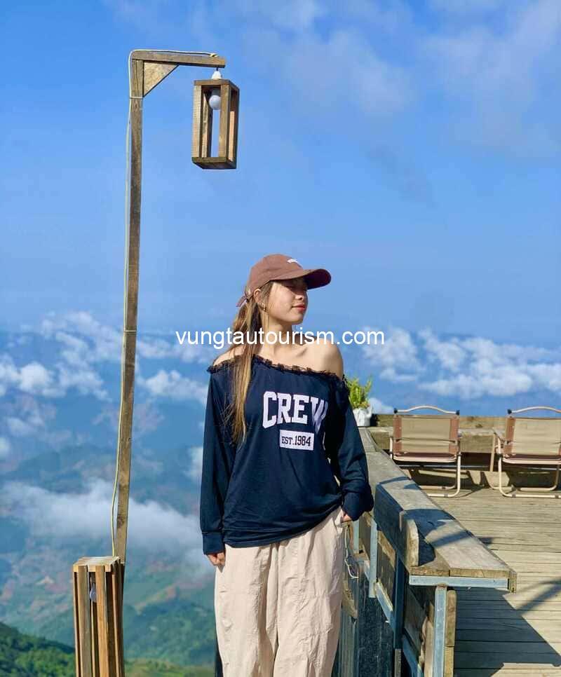 Nhà của An homestay & coffee Tà Xùa giữa biển mây bồng bềnh