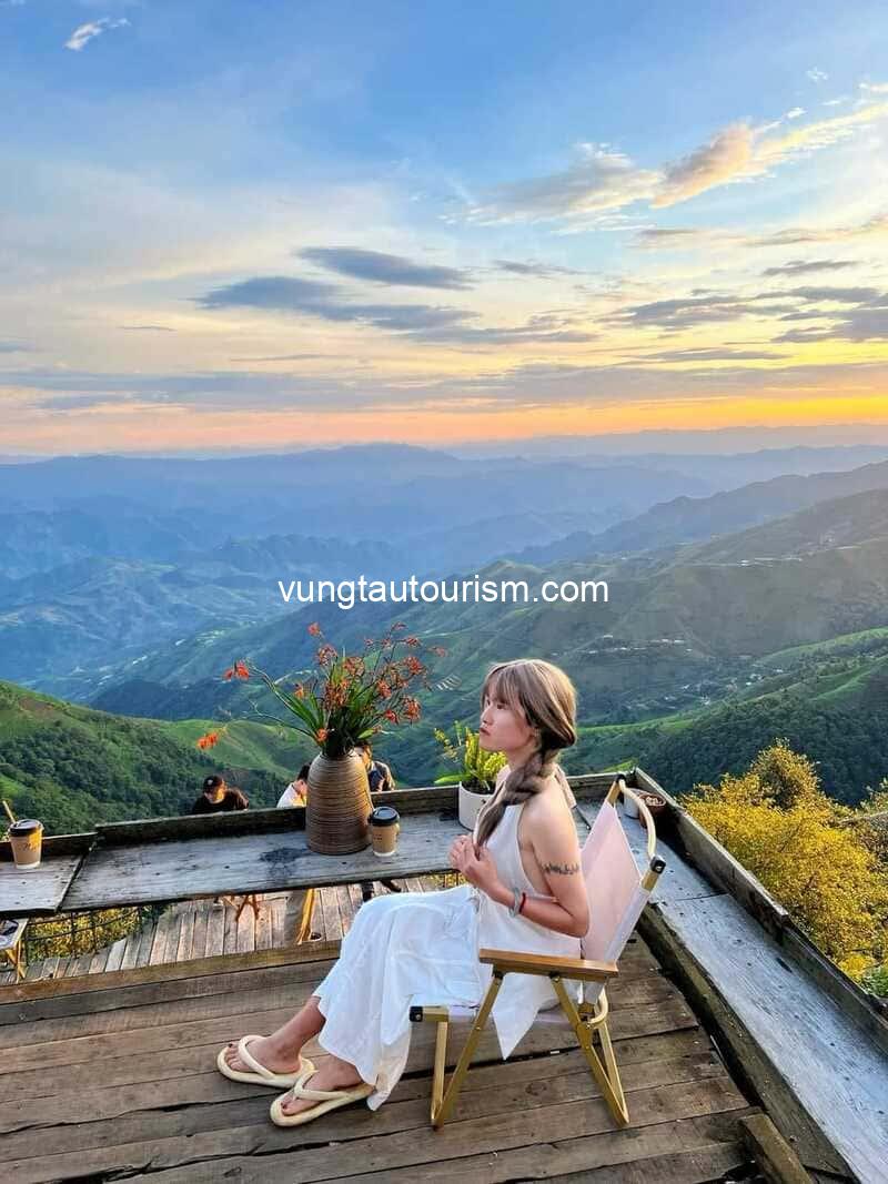 Nhà của An homestay & coffee Tà Xùa giữa biển mây bồng bềnh