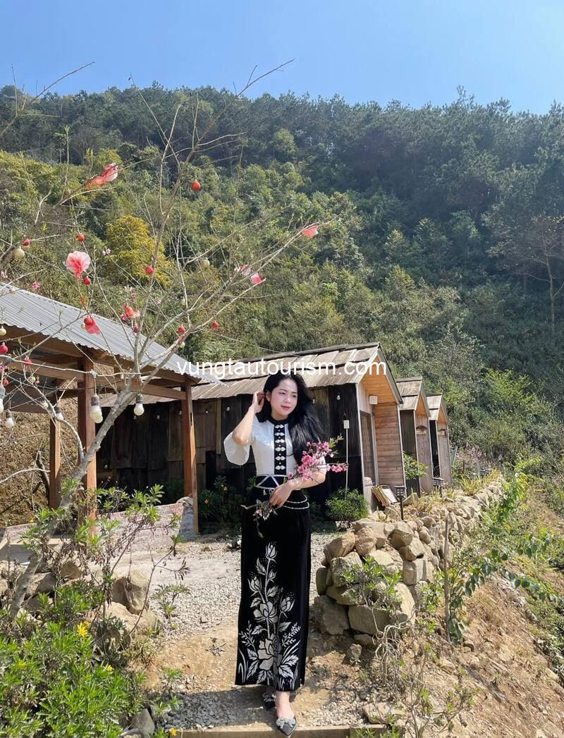 Nhà Mer Homestay Tà Xùa: 9 căn bungalow nhà gỗ view săn mây