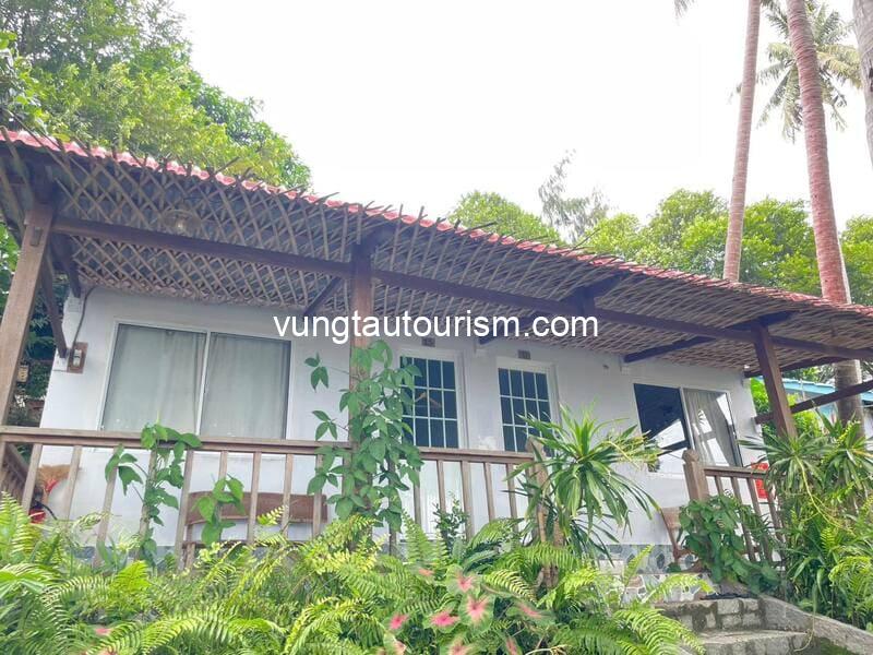 Rái Cá Homestay Hòn Sơn: Nhà gỗ view biển nhiều góc sống ảo