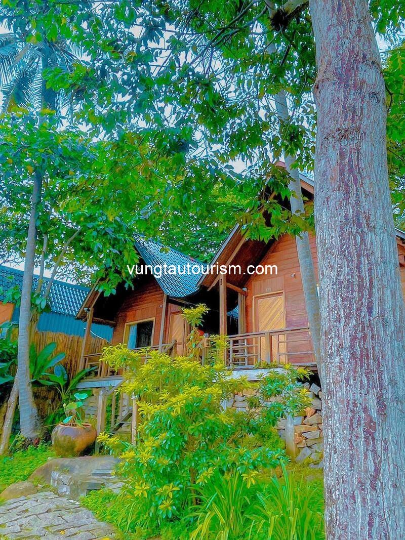 Rái Cá Homestay Hòn Sơn: Nhà gỗ view biển nhiều góc sống ảo