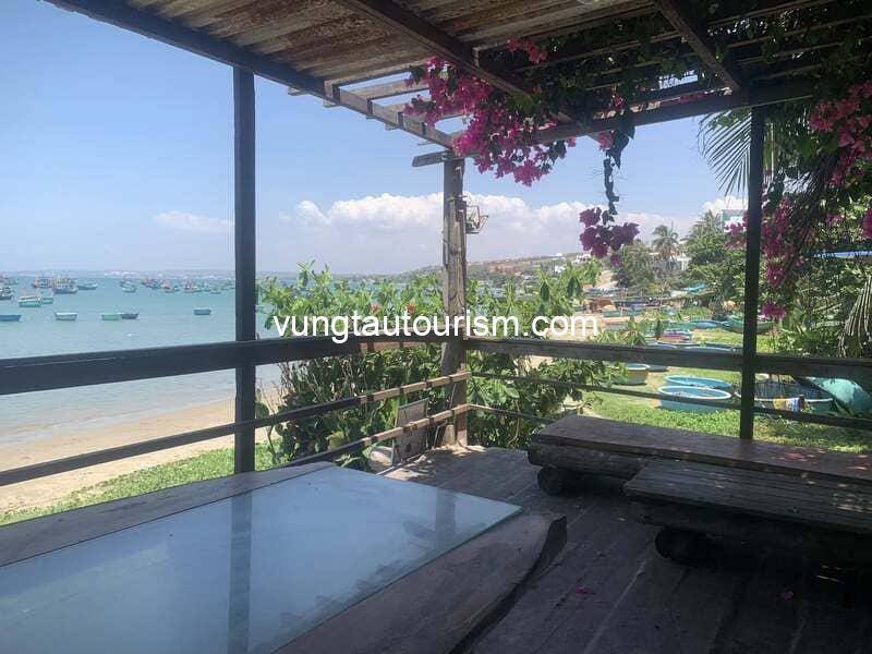Rock Bay Mũi Né Homestay: Vị trí đắc địa ngay bên bờ biển