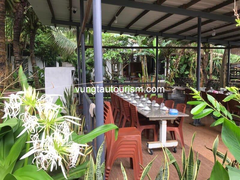 Rock Bay Mũi Né Homestay: Vị trí đắc địa ngay bên bờ biển