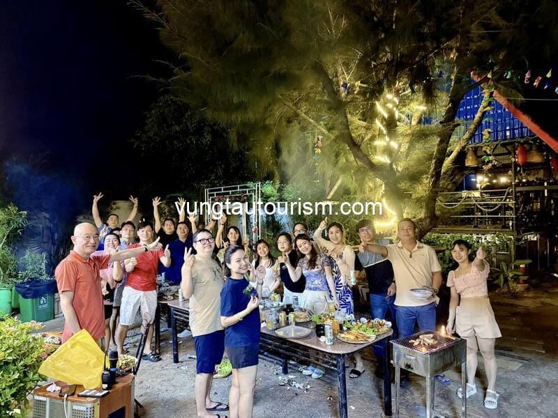 Ruby Homestay Cần Giờ: Khu nghỉ có sân vườn BBQ rộng hồ bơi