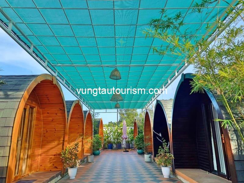 Ruby Homestay Cần Giờ: Khu nghỉ có sân vườn BBQ rộng hồ bơi
