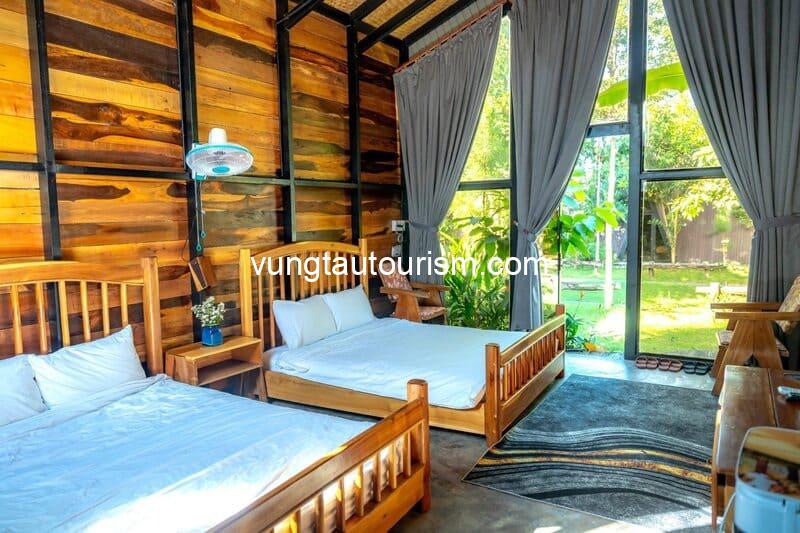 Tiên Sơn Pleiku Homestay: Thiết kế theo bungalow villa có hồ bơi