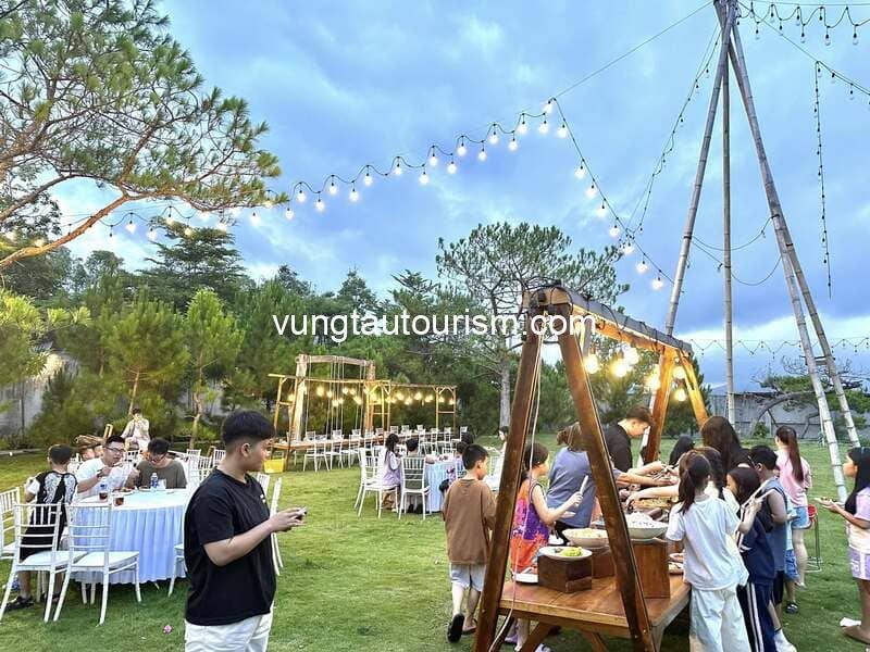Tiên Sơn Pleiku Homestay: Thiết kế theo bungalow villa có hồ bơi
