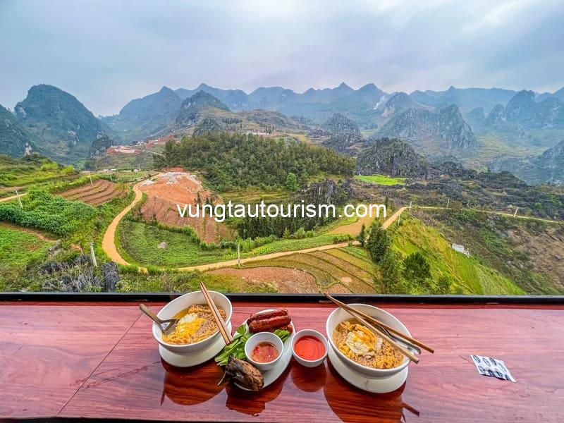 CiCi Homestay Đồng Văn: View ngắm núi cao nguyên đá rất đẹp