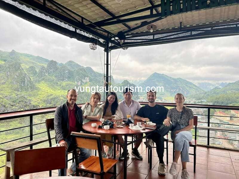 CiCi Homestay Đồng Văn: View ngắm núi cao nguyên đá rất đẹp