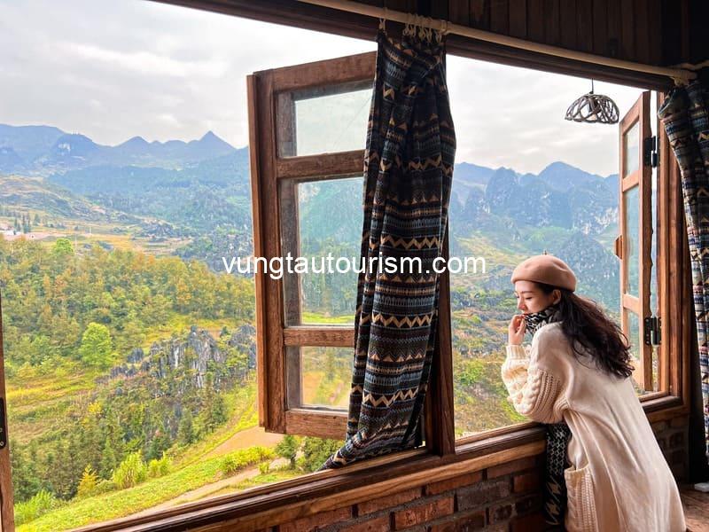 CiCi Homestay Đồng Văn: View ngắm núi cao nguyên đá rất đẹp