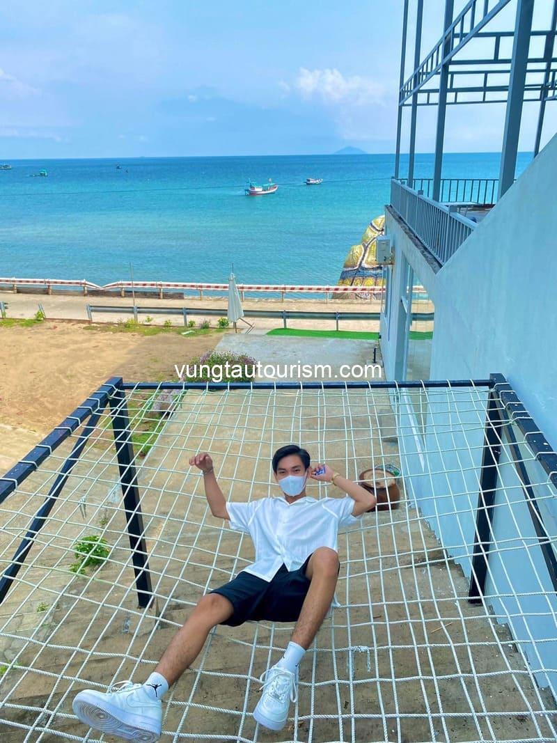 Homestay Beach Hòn Sơn: phòng nghỉ view biển nhiều góc sống ảo