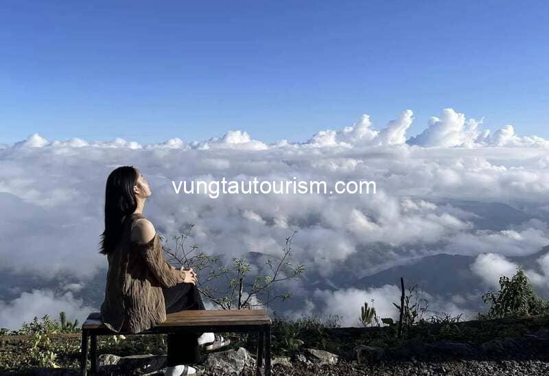 Lu Trế Homestay Tà Xùa: Vị trí trên đỉnh núi cao view săn mây đẹp