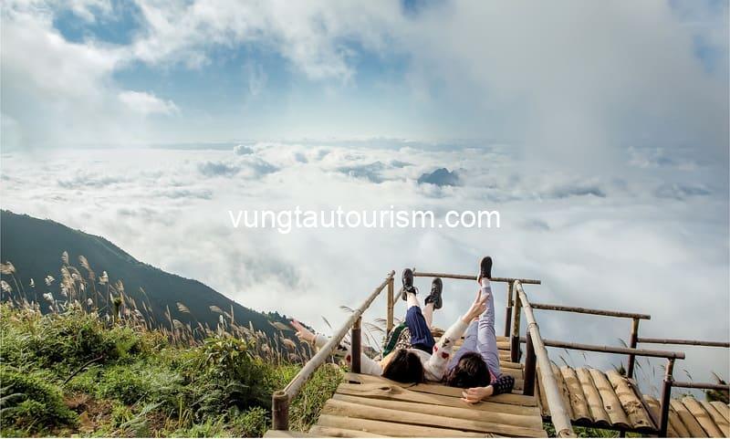 Lu Trế Homestay Tà Xùa: Vị trí trên đỉnh núi cao view săn mây đẹp