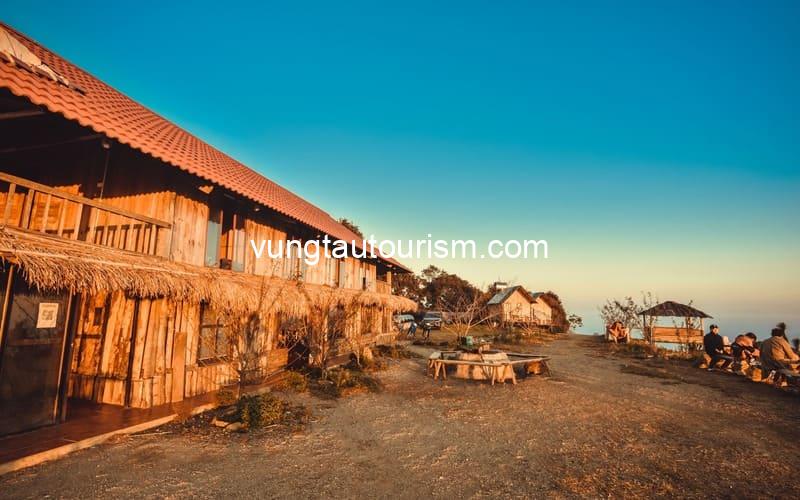 Lu Trế Homestay Tà Xùa: Vị trí trên đỉnh núi cao view săn mây đẹp