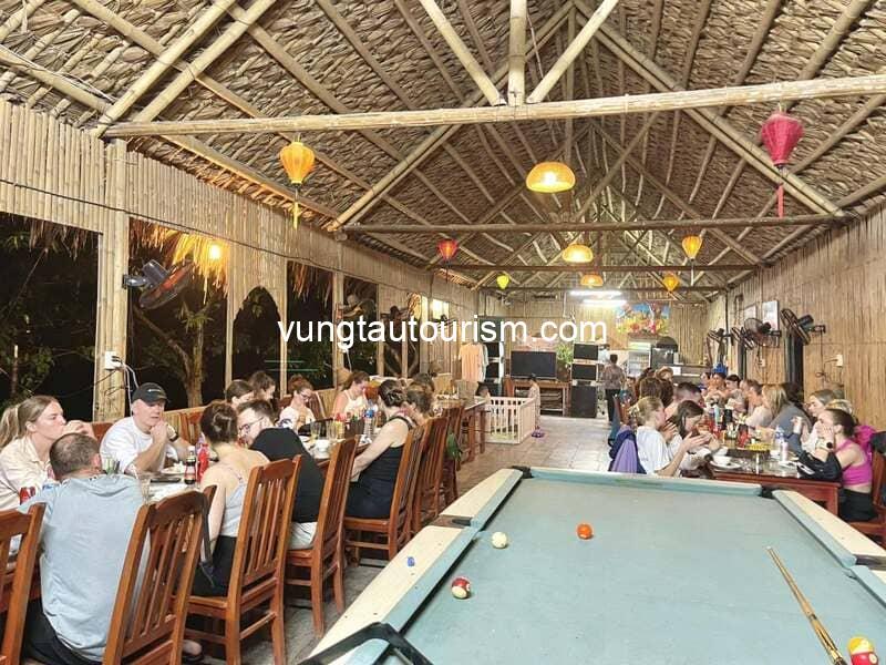 Ninh Binh Valley Homestay: View hồ sen, thung lũng và núi non