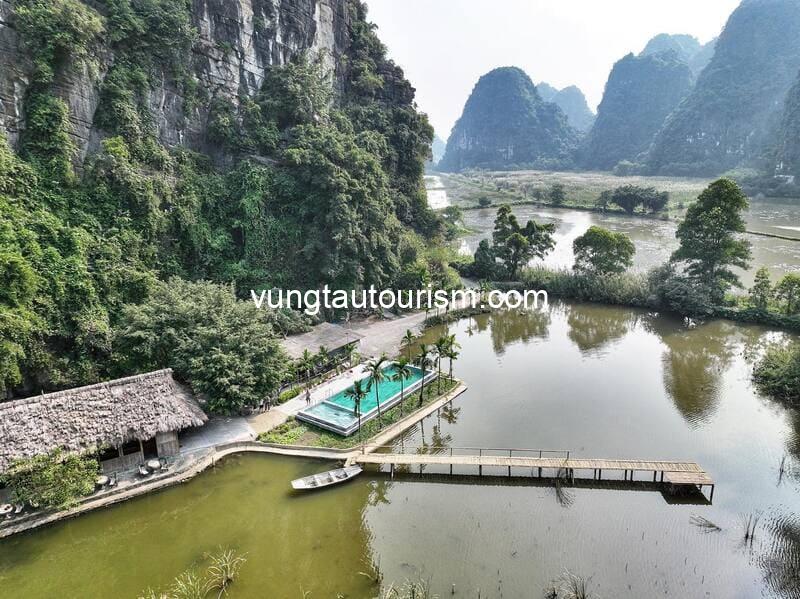 Ninh Binh Valley Homestay: View hồ sen, thung lũng và núi non